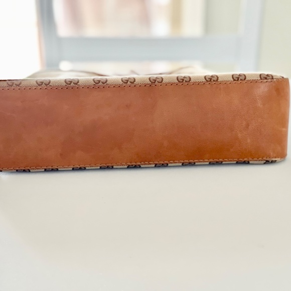 Gucci Hobo Bag Includes Box. - Picture 5 of 10